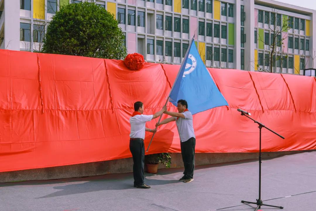 雅士林捐建湘潭九华和平将军渡小学举行揭牌仪式